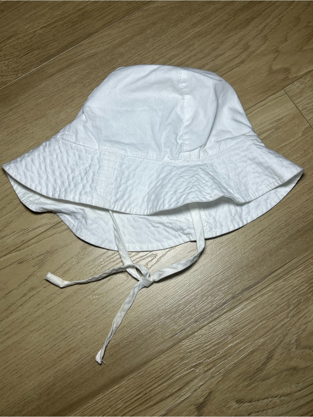 H&M White Cotton Bucket Hat with Chin Straps